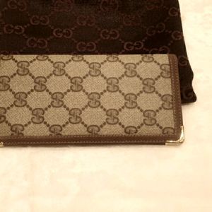 BEAUTIFUL AUTHENTIC GUCCI WALLET